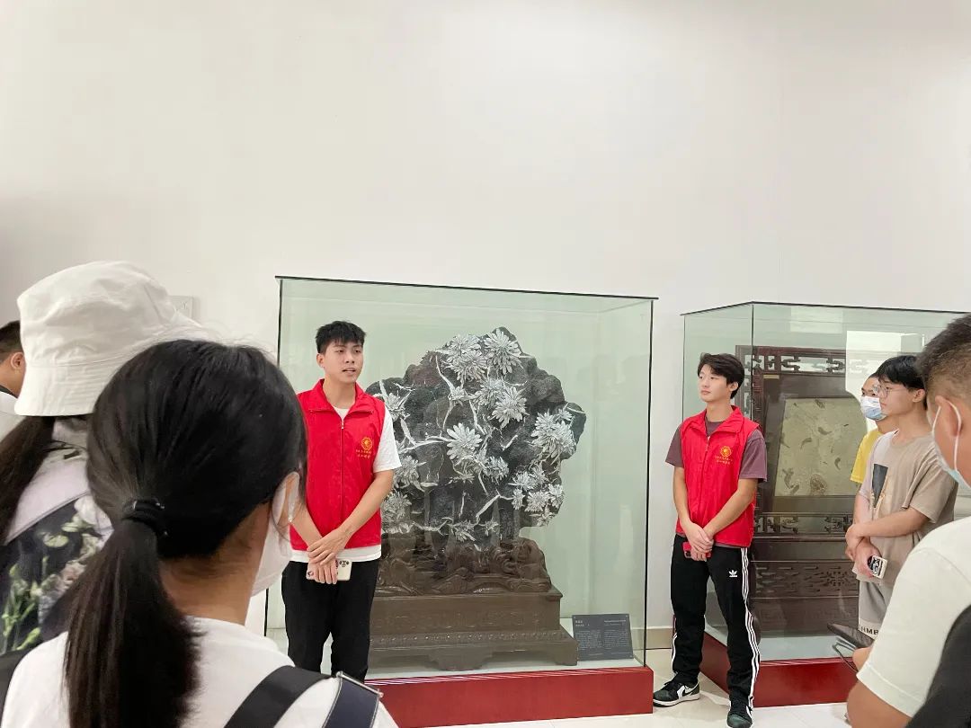 地学院参观学院地质博物馆.jpg 图片